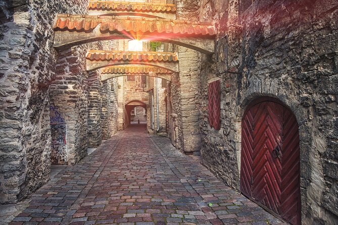 5 Hour Cruise-Friendly Tallinn Tour from Cruise Port - Town Hall Square (Raekoja plats): A Medieval Marketplace at the City’s Center