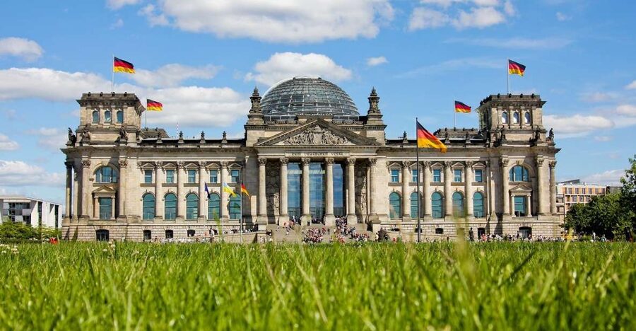 Berlin and Hamburg: Shore Excursion Tour Package - Checkpoint Charlie: Cold War memory in a single stop
