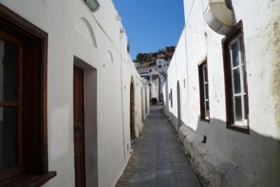 BEST OF LINDOS & RHODES - PRIVATE TOUR - SHORE EXCURSION - HALF DAY - 4 People - Mandraki Harbour, the Annunciation Church, and Quick Wins in Rhodes Town
