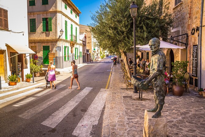Best Palma de Mallorca and ValLdemossa Tour from Cruise Port - Santa Catalina Thomás: a quick stop with big local meaning