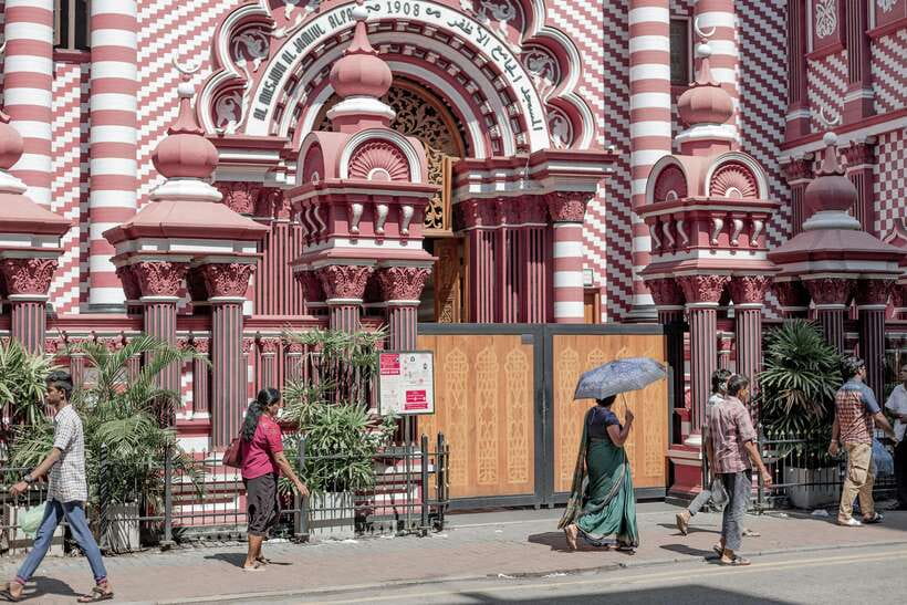 Colombo Shore Excursion, History Legacy and hidden gems - Temples in the middle of the city: Sri Kailawasanatan Swami + Gangaramaya