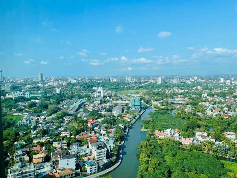 Colombo Shore Excursion, History Legacy and hidden gems - One Galle Face Mall shopping: practical last stop for souvenirs and snacks