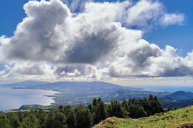 Cruise Travellers: Sete Cidades Volcano, The Blue & Green Lake - Vista do Rei Miradouro: the Blue & Green lagoon moment