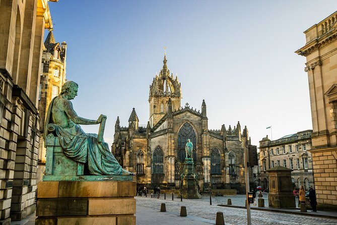 Edinburgh Shore Excursion: City Tour and Royal Yacht Britannia - Edinburgh Castle with pre-booked tickets: Stone of Destiny and crowd reality