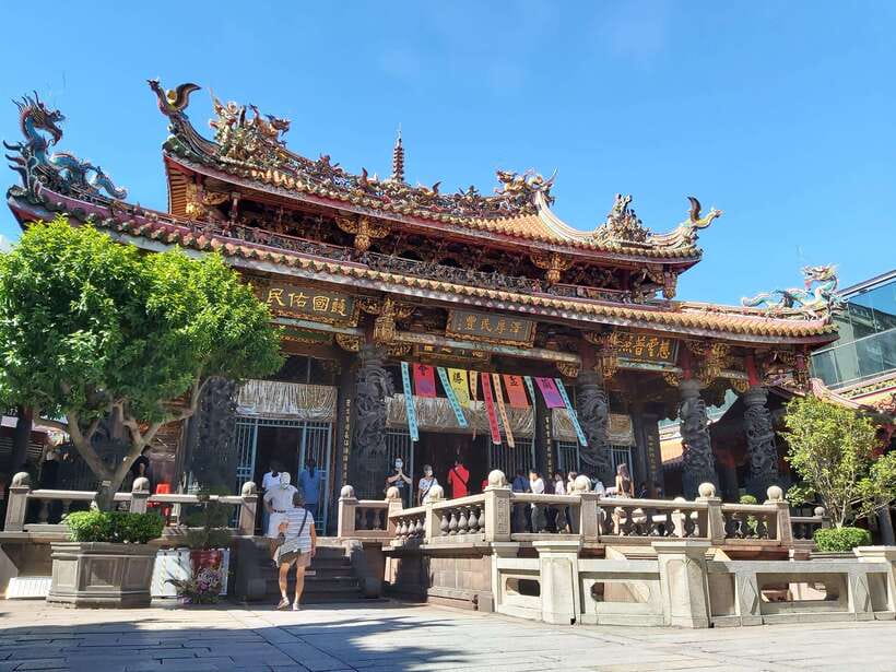 From Keelung: Private Taipei City Landmarks Shore Excursion - Lungshan Temple of Manka: Guanyin and Local Gods
