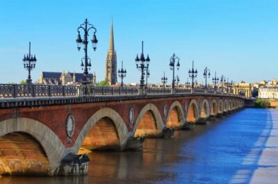 From Le Verdon Cruise Port: Bordeaux Guided Shore Excursion - The guided walking tour: a 3.5 km route that keeps you out of trouble
