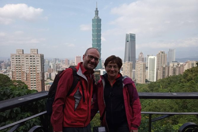 Keelung Shore Excursion: Xiangshan Hiking & Classic Taipei Culture Private Tour - Chiang Kai-Shek Memorial Hall: Short Visit, Big Photo Impact