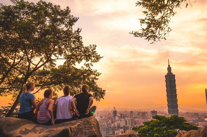 Keelung Shore Excursion: Xiangshan Hiking & Classic Taipei Culture Private Tour - Xiangshan (Elephant Mountain): The Hike That Feels Like a City View Cheat Code
