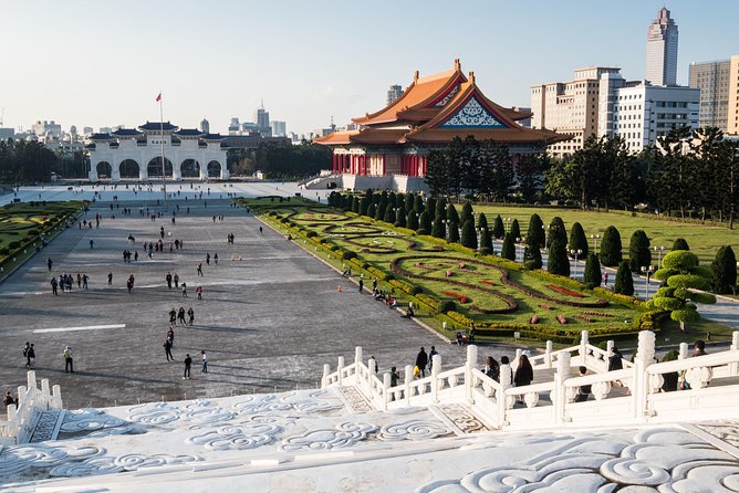 Keelung Shore Excursion: Xiangshan Hiking & Classic Taipei Culture Private Tour - Transportation, Timing, and What 8 Hours Really Means