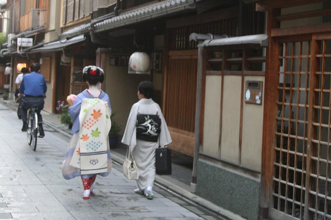 Kyoto private tour (Shore excursion available from Osaka or Kobe port) - Meeting your licensed guide at Osaka or Kobe port