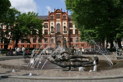 Lovely Rostock and Warnemünde Shore Excursion for Cruise Ships - Getting there without stress: the Warnemünde dock rule