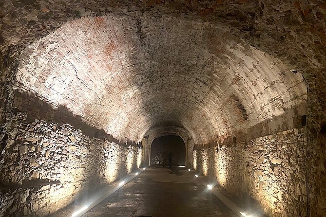 Lucca Half Day Private Shore Excursion from the port of Livorno - Piazza Anfiteatro: the Roman amphitheatre shape you can still feel