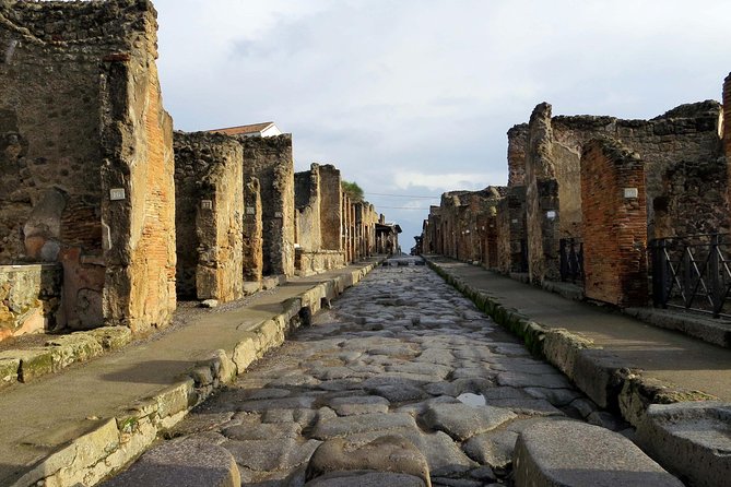 Naples/Salerno Port: Pompeii Tour - Shore Excursion - Walking and weather reality check: heat, rain, and your shoes