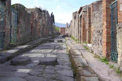 Naples Shore Excursion: Pompeii Half Day Trip from Naples - The Pompeii walk: Forum, Thermal Baths, and Lupanare