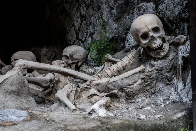 Pompeii and Herculaneum small group Excursion from Naples - The guides and the small-group effect: why 20 people matters