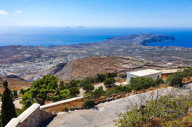 Shore Excursion for Cruise Passengers 4 Hours Private Tour - Stop 2: Oia for one hour of classic Santorini streets