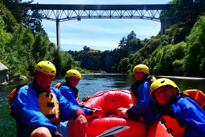 Shore Excursion: Scenic Rafting from Napier - The story part: how the guide turns time on the bus and time on the river into meaning