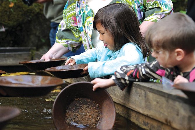 Skagway Shore Excursion: Liarsville Gold Rush Camp, Gold Panning and Salmon Bake Combo - The Last Quarter: Cookies, Apple Cider, Photos, and Souvenir Time