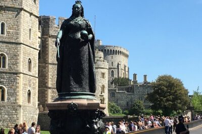 Southampton to Heathrow Airport Via Windsor Castle - A Comfortable Private Van Ride Toward Heathrow (With Real Driver Help)