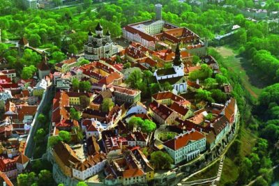 Tallinn Shore Excursion: Tallinn Sightseeing Tour by Coach and Foot - Port Pickup and Getting Back in Time Without Stress