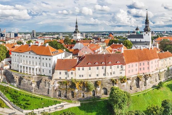 Tallinn Shore Excursion: Tallinn Sightseeing Tour by Coach and Foot - Peapiiskopi Kirik (Dome Church) and the Old Town Walking Finale