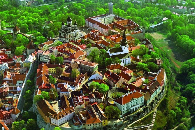 Tallinn Shore Excursion: Tallinn Sightseeing Tour by Coach and Foot - Port Pickup and Getting Back in Time Without Stress