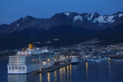 Tierra del Fuego National Park, Ushuaia City Tour Shore Excursion - Ushuaia City: photo pulls and local history in an easy one-hour dose
